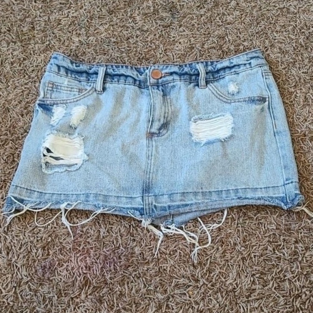 ❌⭕️❌⭕️refuge distressed mini skirt.